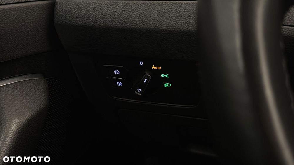 Volkswagen Passat - 25