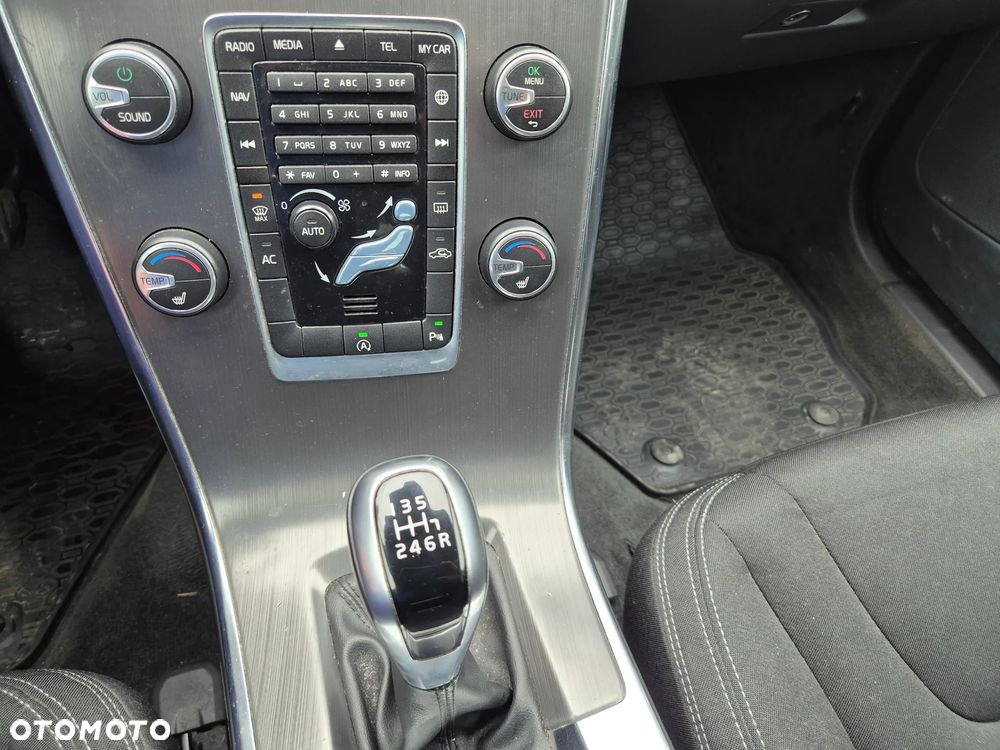 Volvo XC 60 D3 Momentum - 11