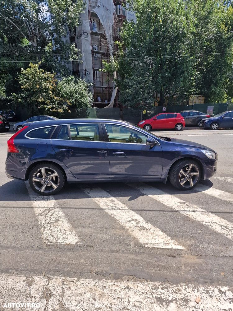 Volvo V60 D5 Momentum - 8