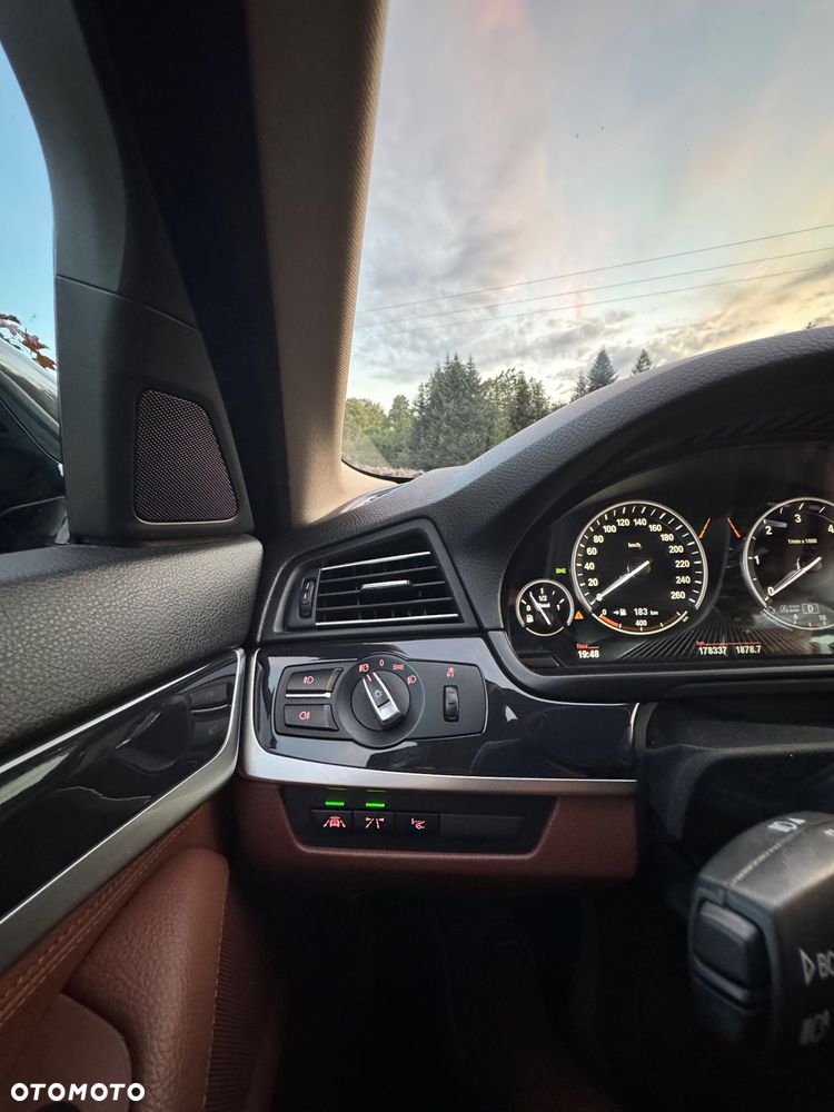 BMW Seria 5 520d Luxury Line - 12