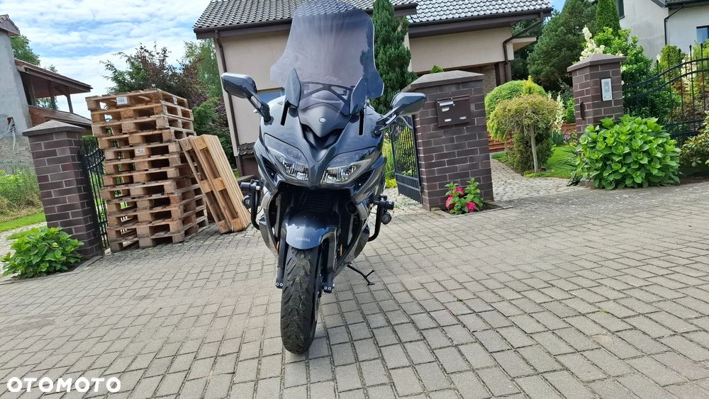 Yamaha FJR - 8