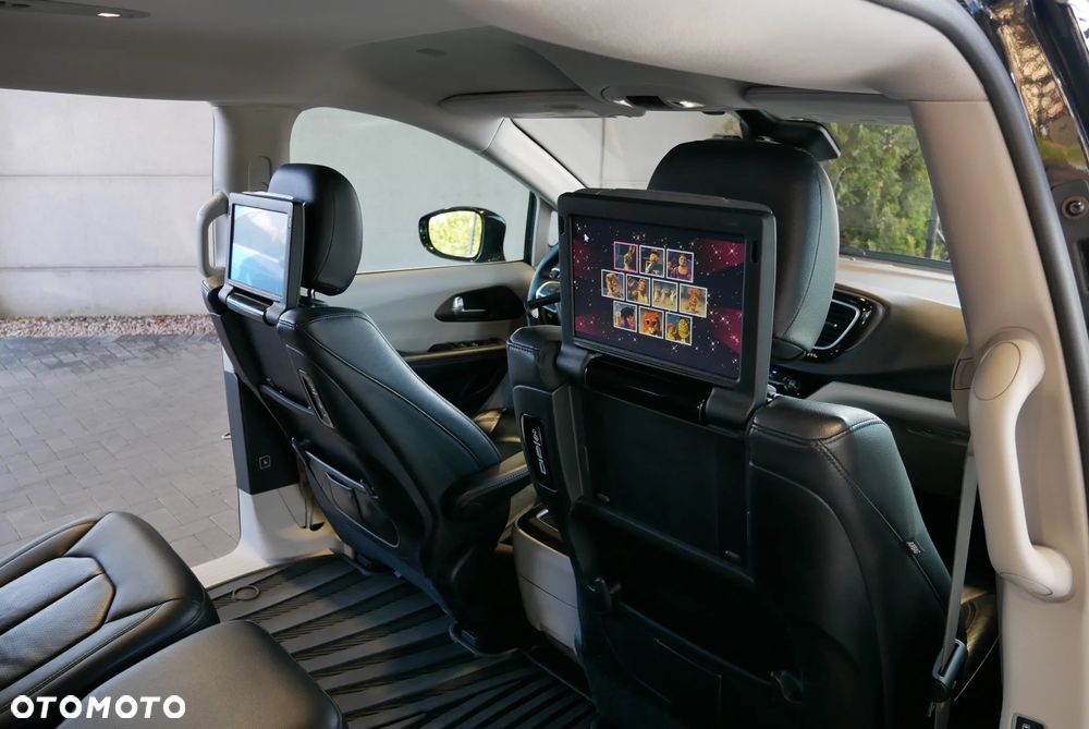 Chrysler Pacifica - 23