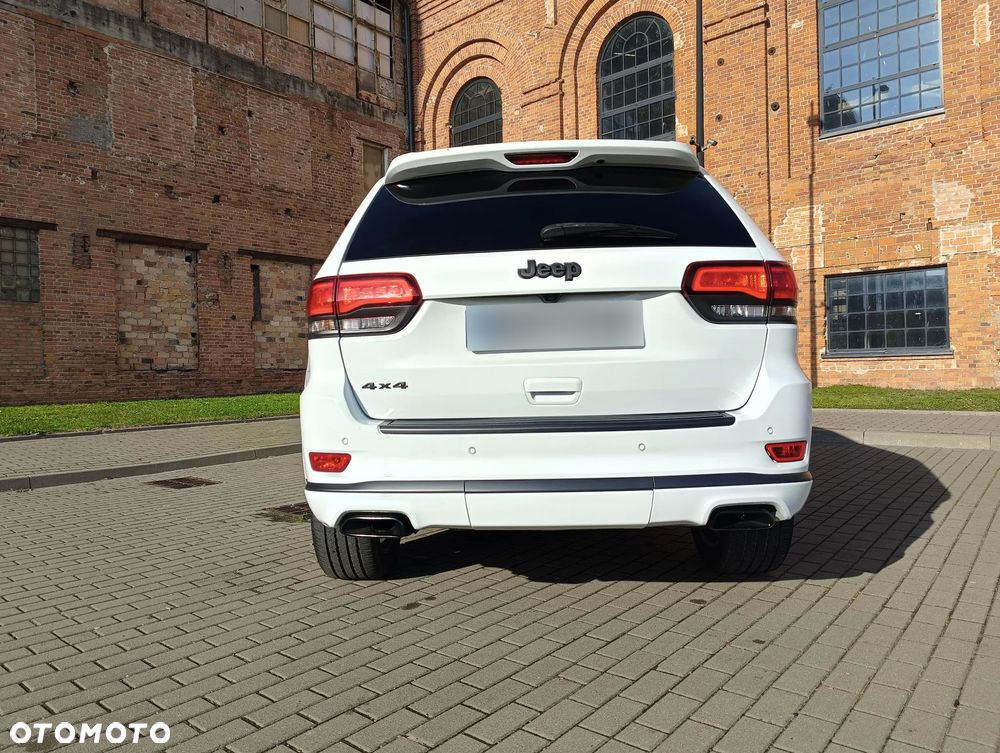 Jeep Grand Cherokee - 24