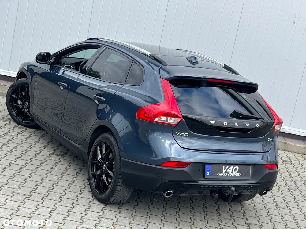 Volvo V40 Cross Country - 10