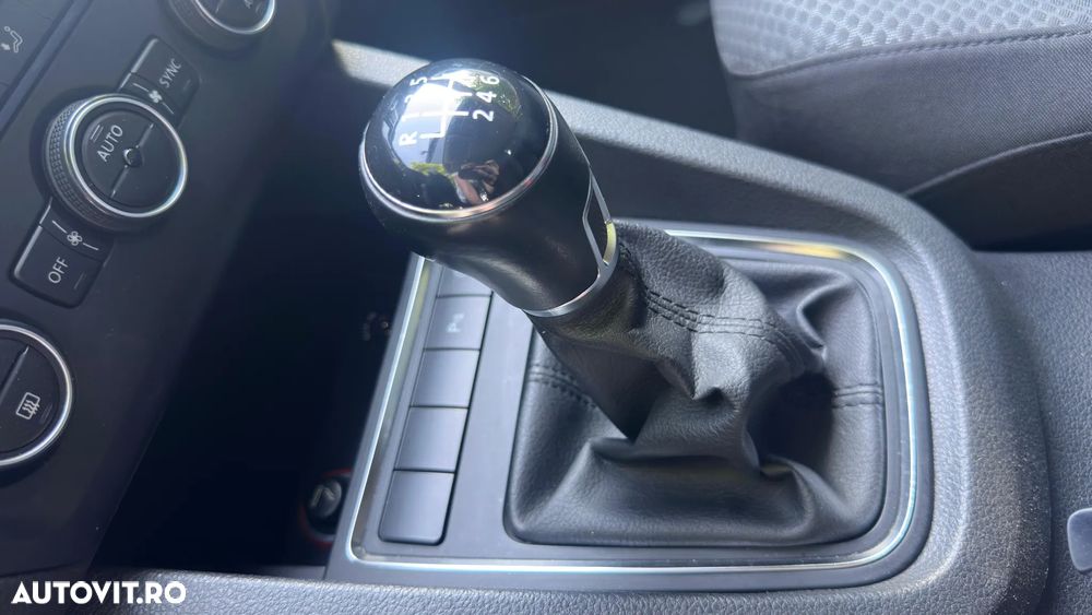 Volkswagen Jetta - 3