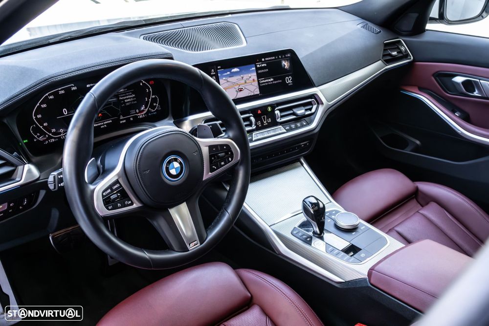 BMW 330 e Pack Desportivo M Pro Auto - 24