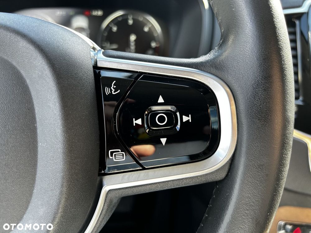 Volvo XC 90 - 21