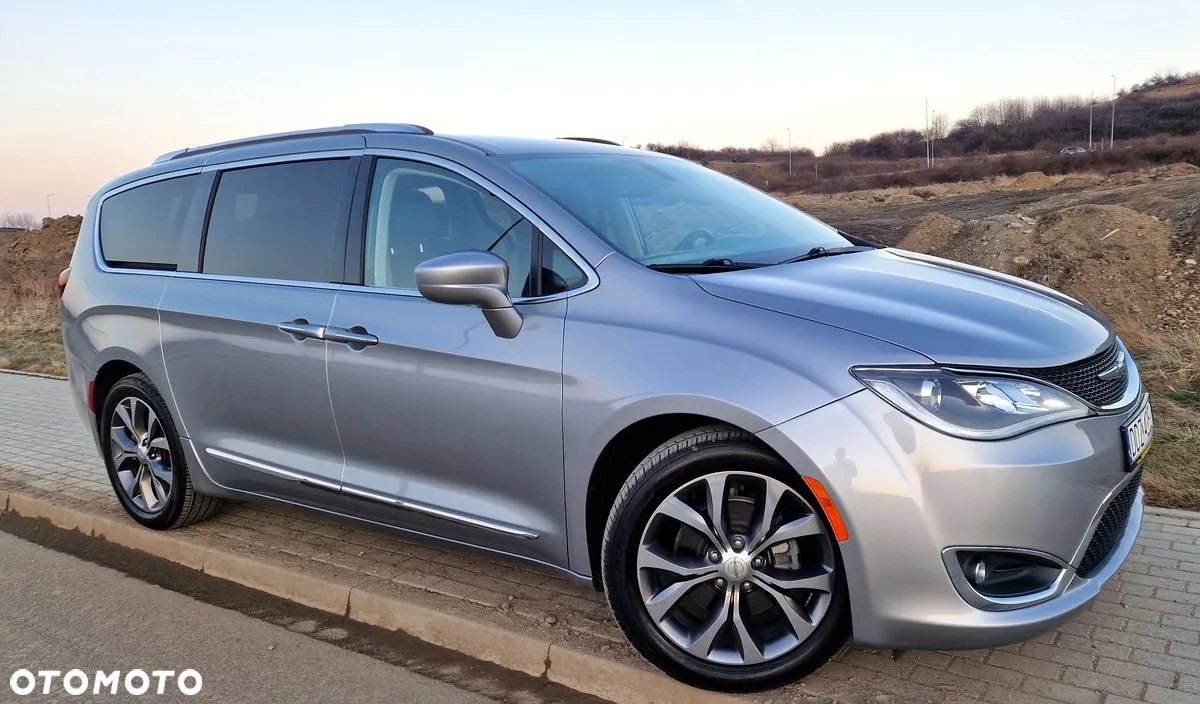Chrysler Pacifica - 3