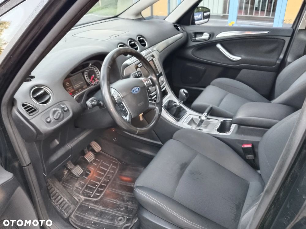 Ford S-Max - 11