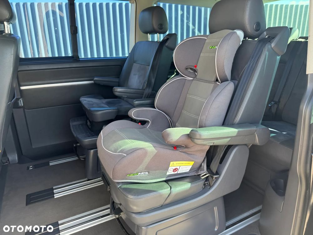 Volkswagen Multivan - 24