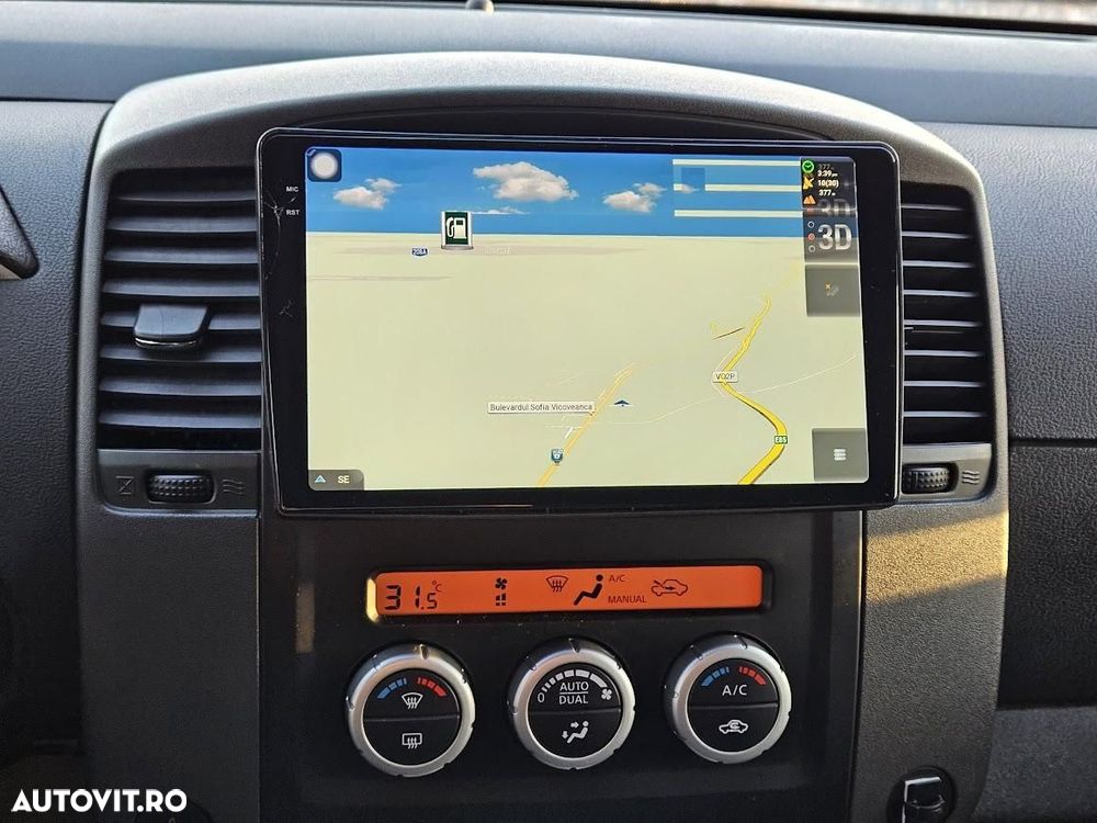 Nissan Pathfinder - 10