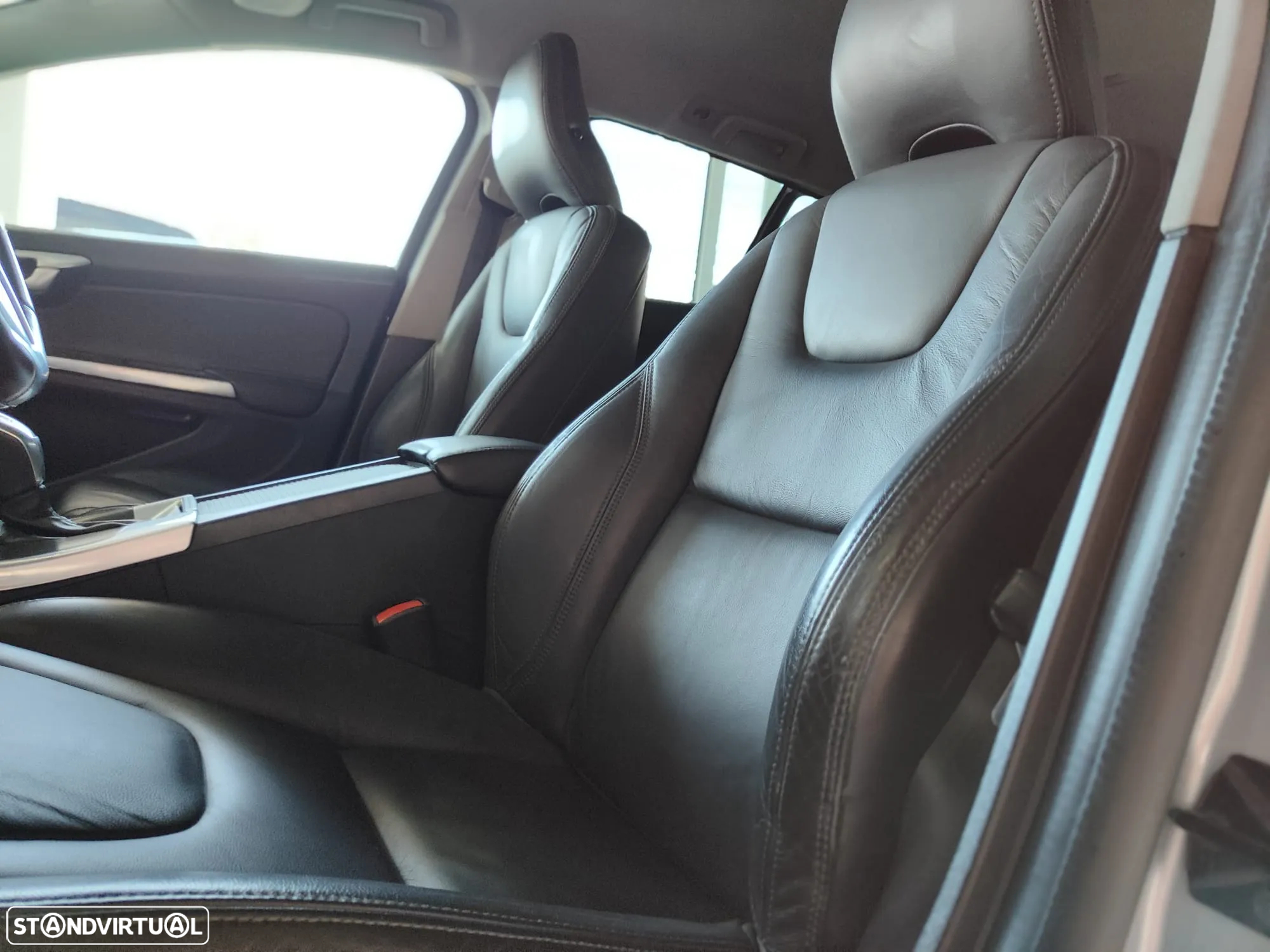 Volvo V60 D3 Geartronic Summum - 24