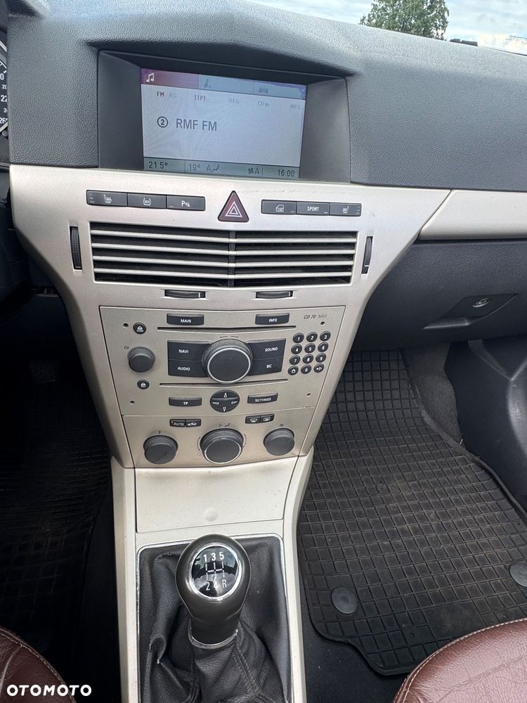 Opel Astra 2.0 T Cosmo - 17