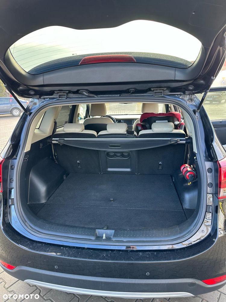 Kia Carens - 23