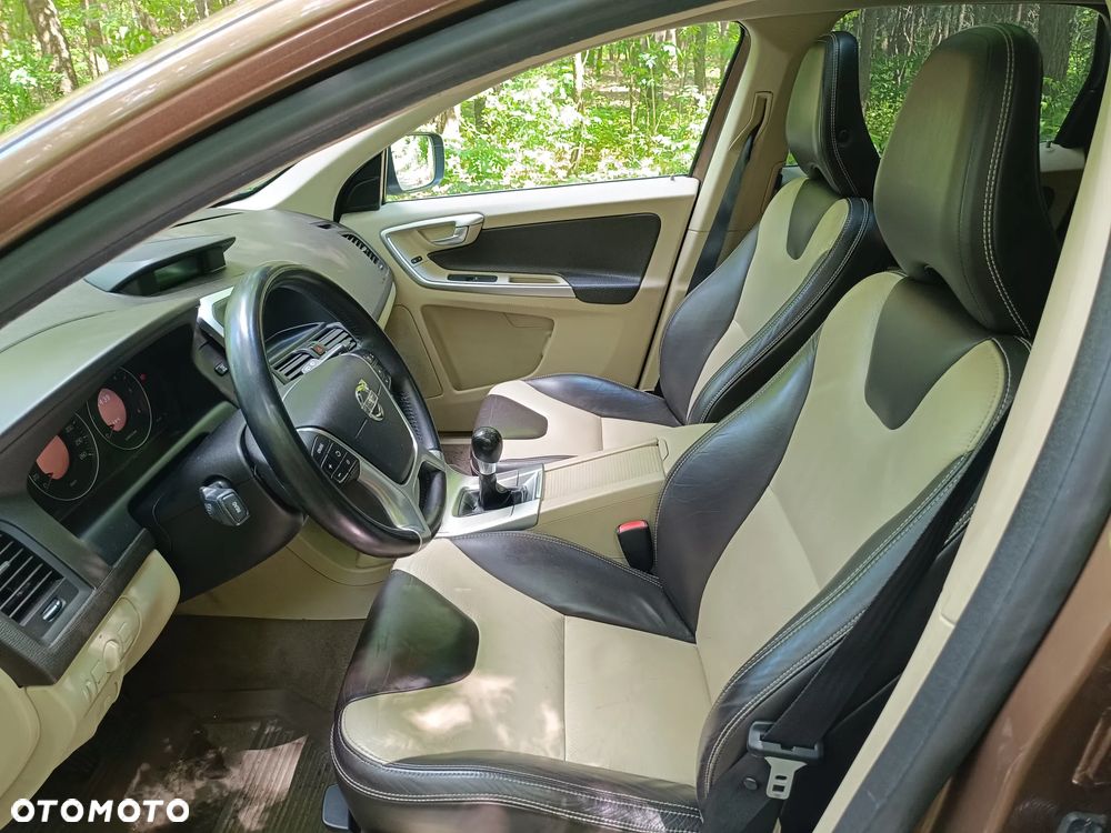 Volvo XC 60 DRIVe R Design - 9
