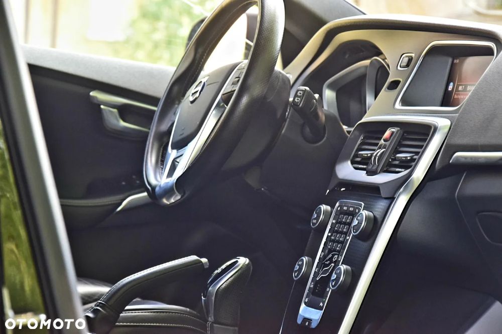 Volvo V40 D3 Geartronic RDesign - 37