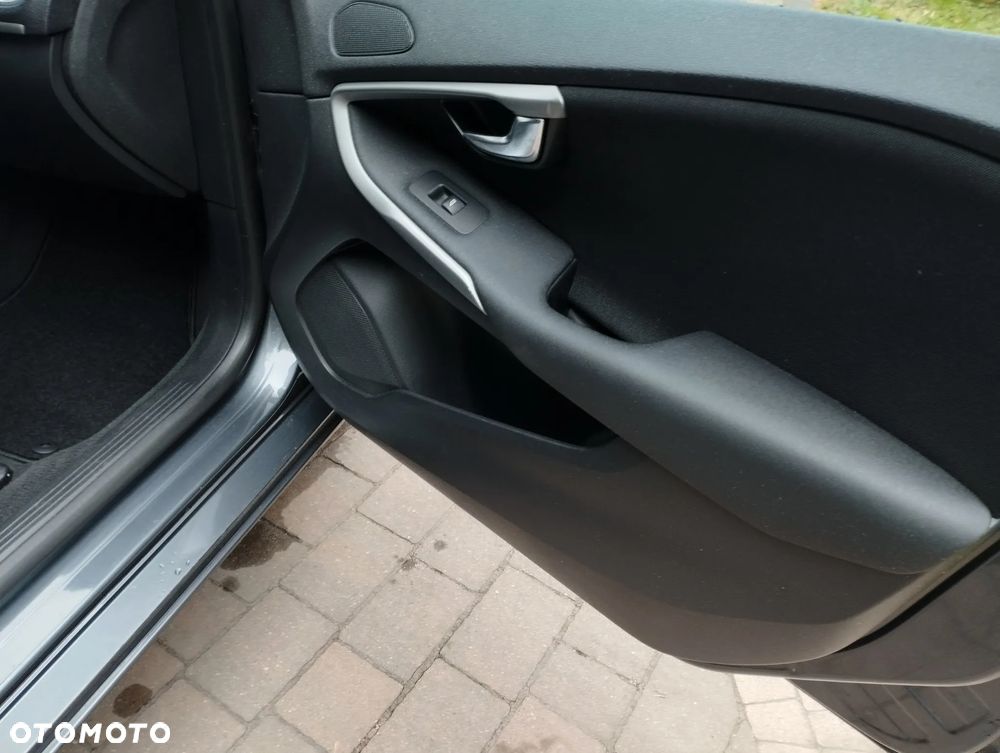 Volvo V40 D2 - 10