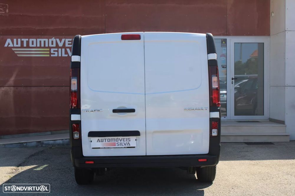 Renault trafic 2.0 blue dci c/frio - 8