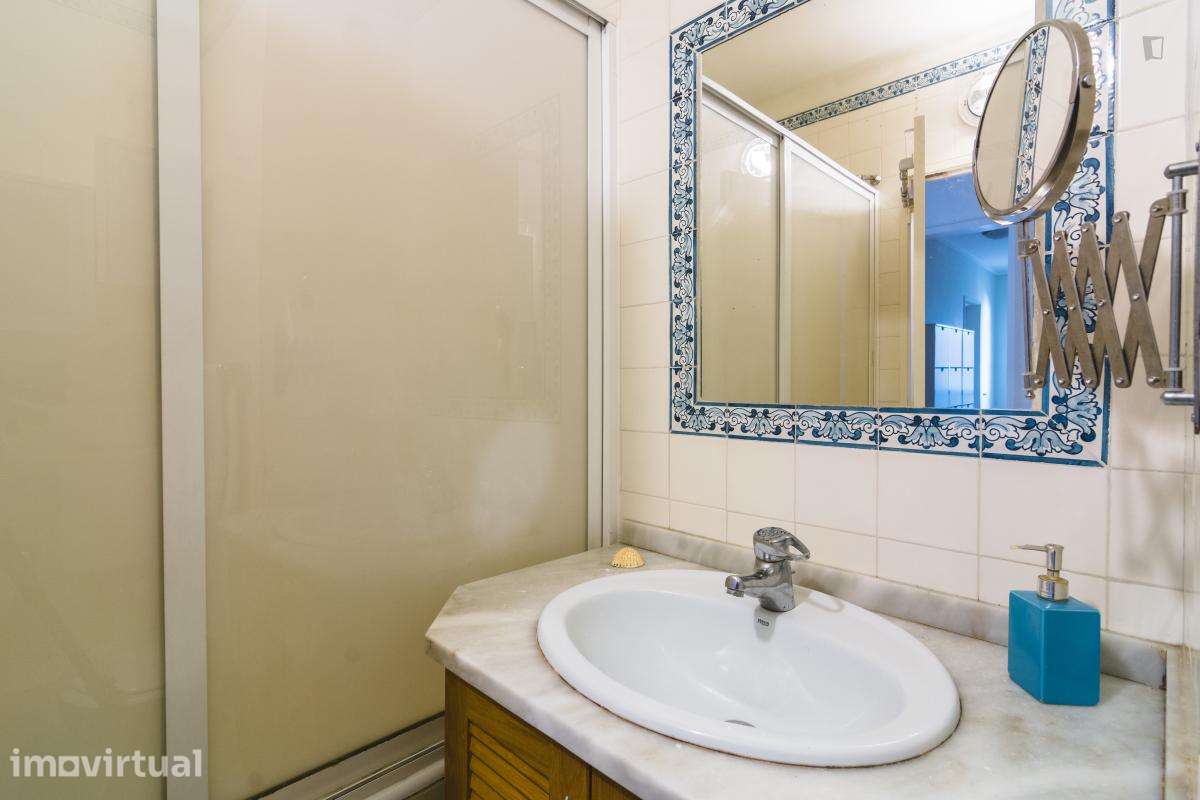Quarto - localizado em Algés Lisbon - Grande imagem: 3/50