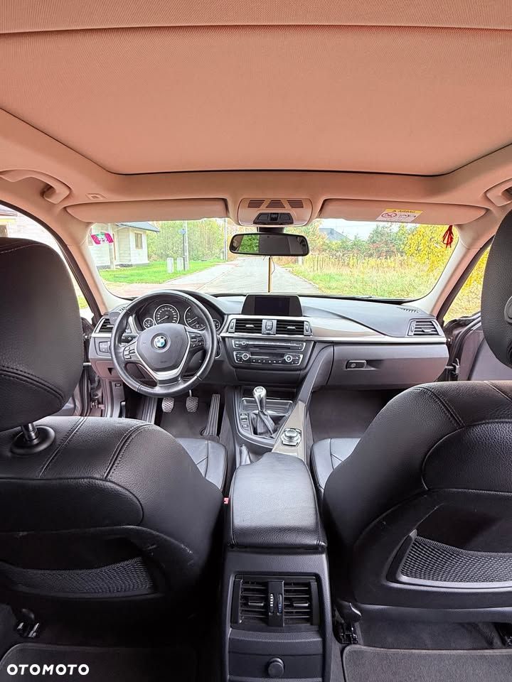 BMW Seria 3 320d xDrive - 12