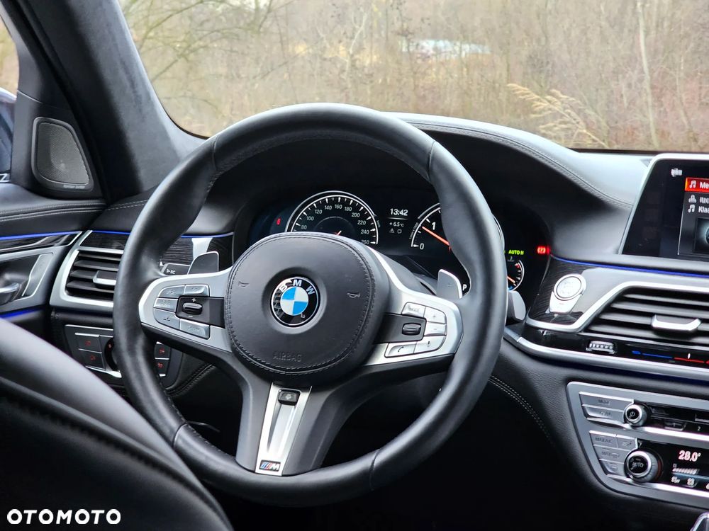 BMW Seria 7 740d xDrive - 32
