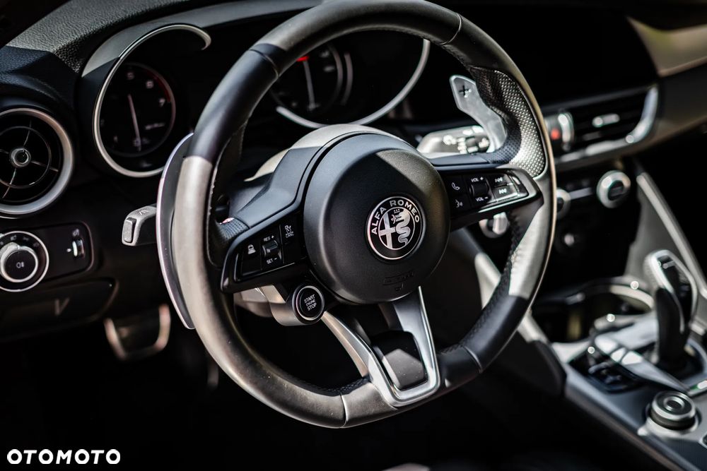 Alfa Romeo Giulia 2.0 Turbo 16V AT8 Veloce - 14