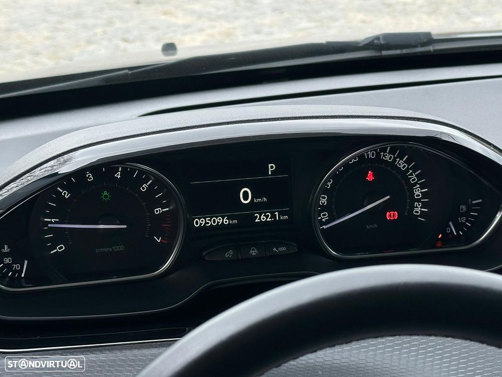 Peugeot 2008 PureTech 110 GPF Stop&Start EAT6 Allure - 21