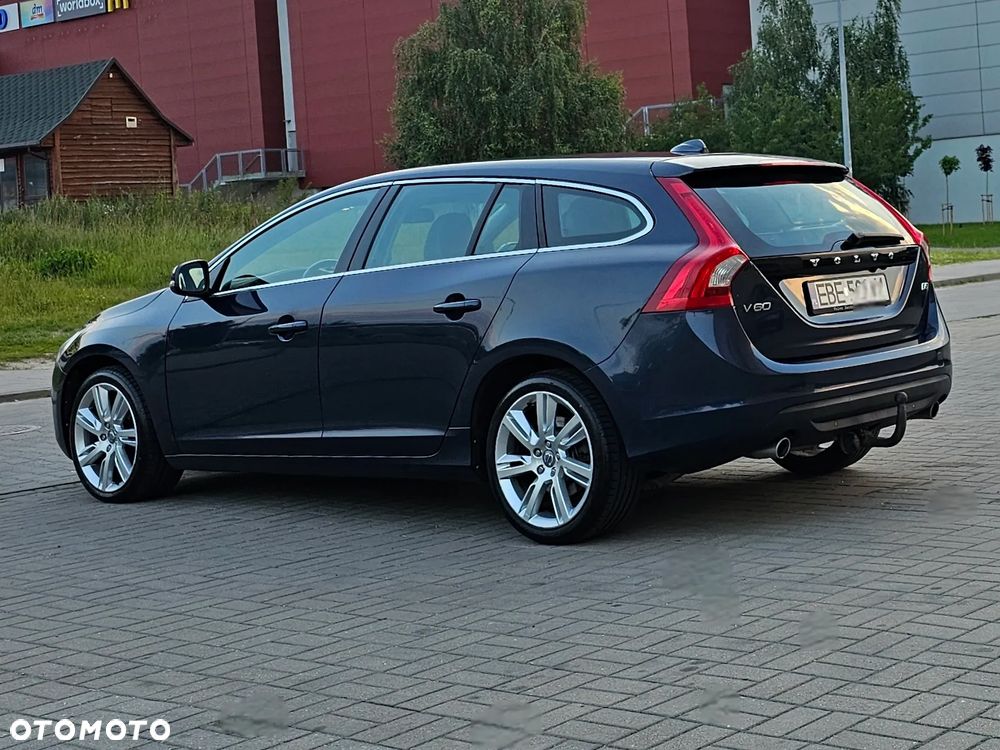 Volvo V60 D5 Geartronic Summum - 3