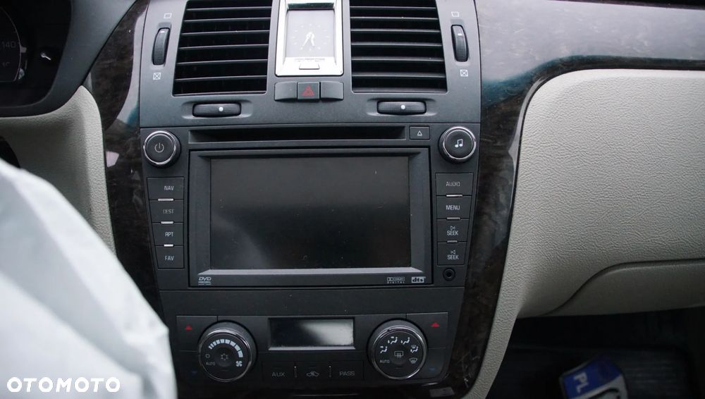 Auto na części - Cadillac DTS 4.6 V8 295 KM LD8 2008R Silnik Skrzynia Drzwi Zderzak Błotnik Lampa Lusterko Szyba Klapa Deska Kokpit Sterownik Moduł Czujnik Licznik Wyświetlacz Kierownica Panel - 13