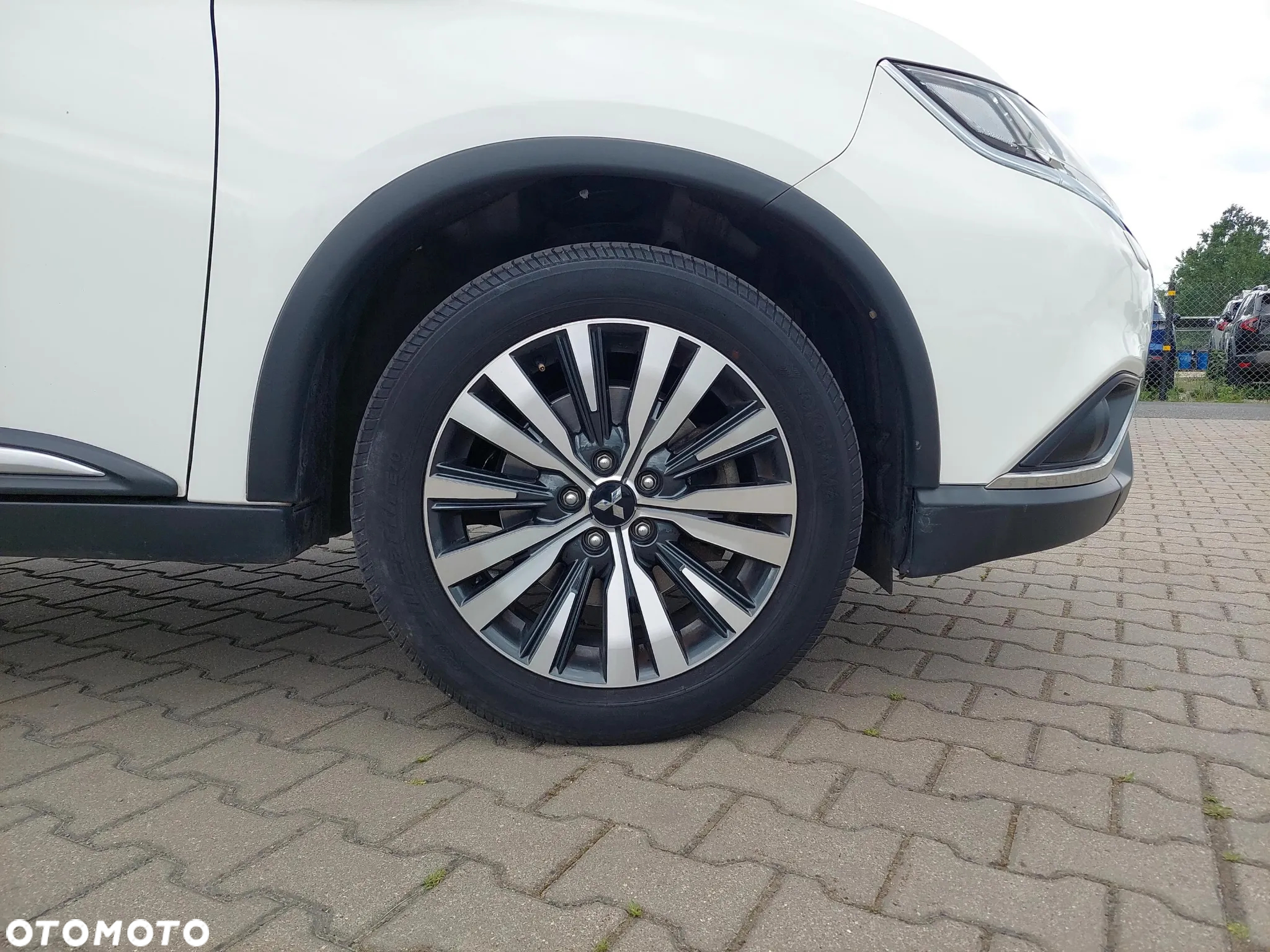 Mitsubishi Outlander 2.0 Intense 2WD CVT - 18