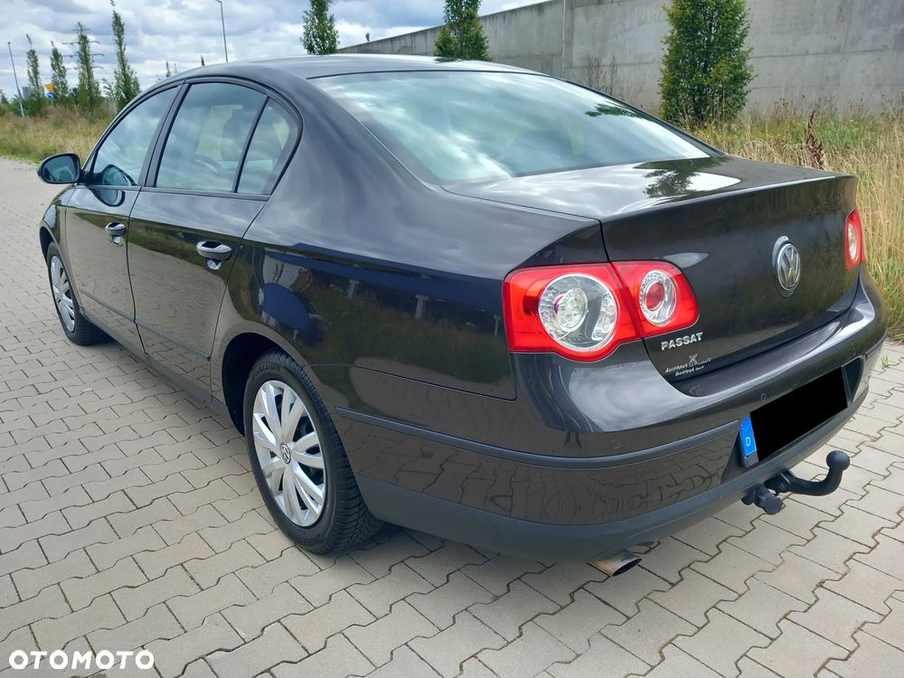 Volkswagen Passat 1.6 Trendline - 4