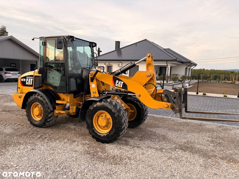 Caterpillar 907M - 1