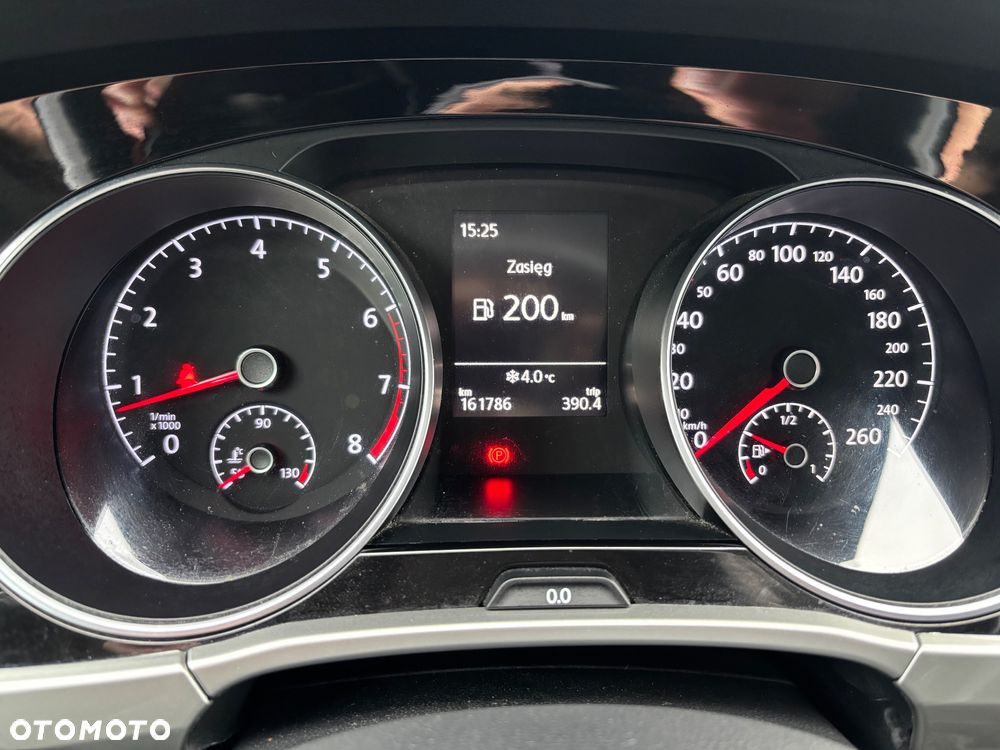 Volkswagen Touran - 11