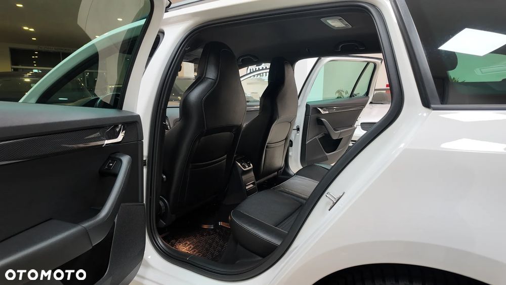 Skoda Octavia 2.0 TDI SCR RS DSG - 20