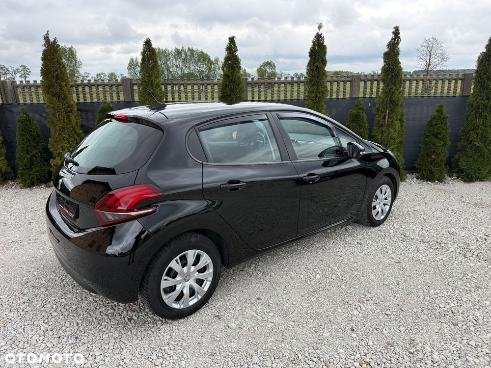 Peugeot 208 - 18