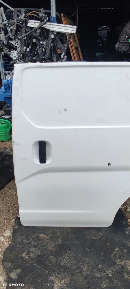 NISSAN NV200 DRZWI BOCZNE PRZESUWNE LEWE - 1