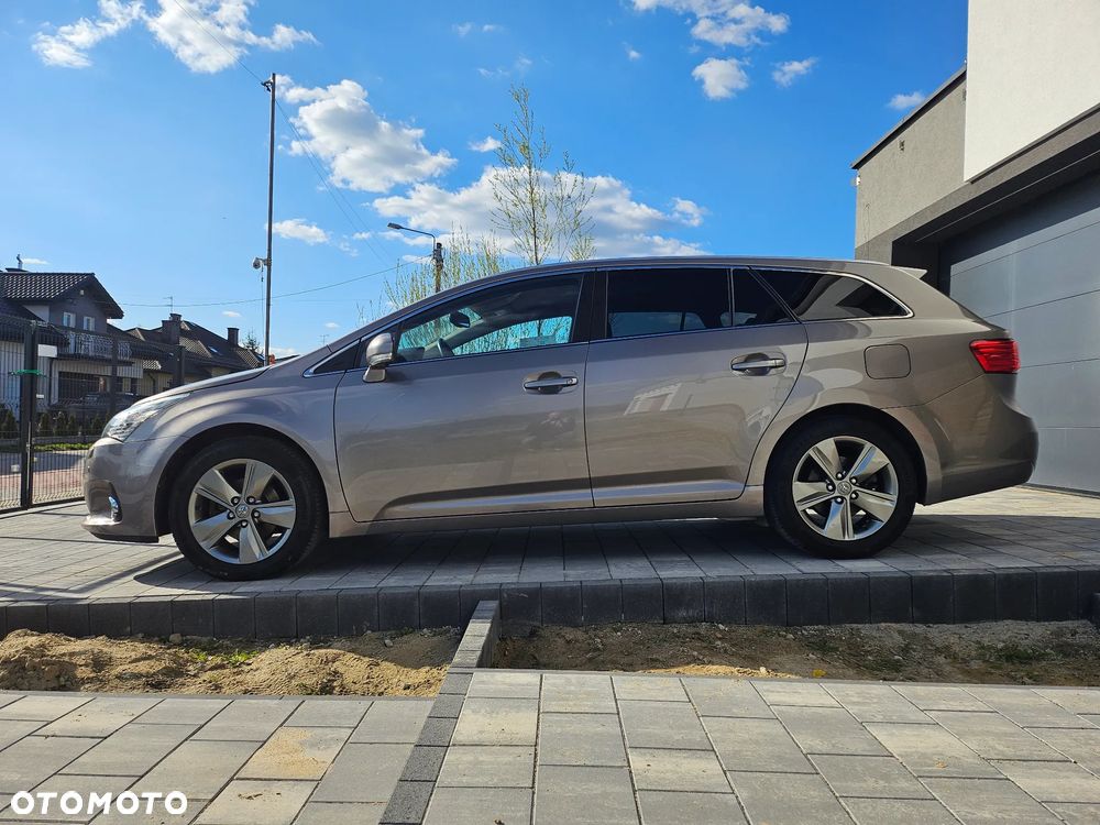 Toyota Avensis 1.8 Premium MS - 1