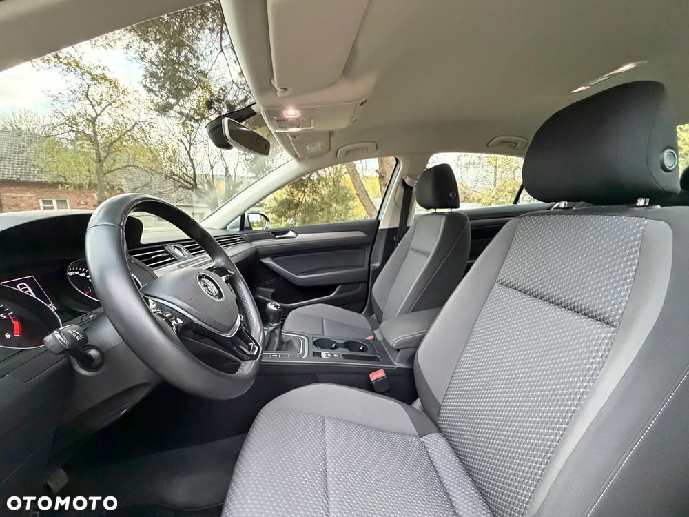 Volkswagen Passat 1.6 TDI BMT Comfortline - 16