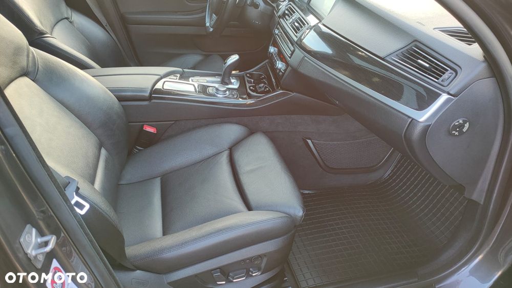 BMW Seria 5 525d Sport-Aut - 24