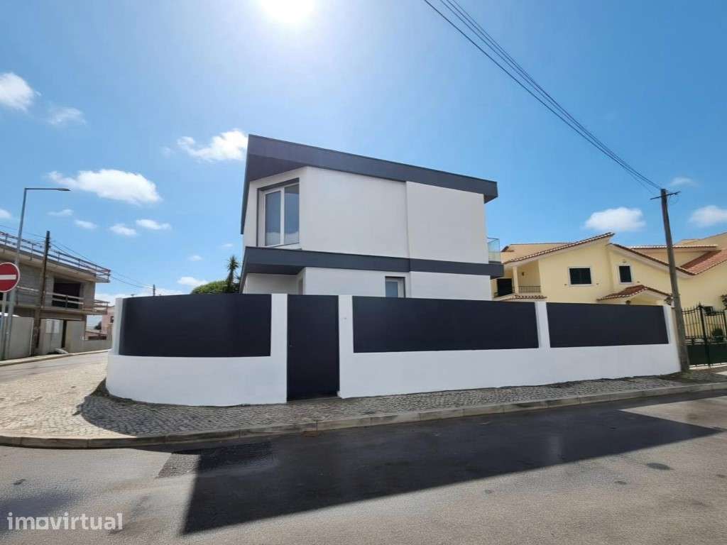 Moradia T2 +1, Contemporânea com Piscina Rua de Conímbriga, Zambuja... - Grande imagem: 2/48