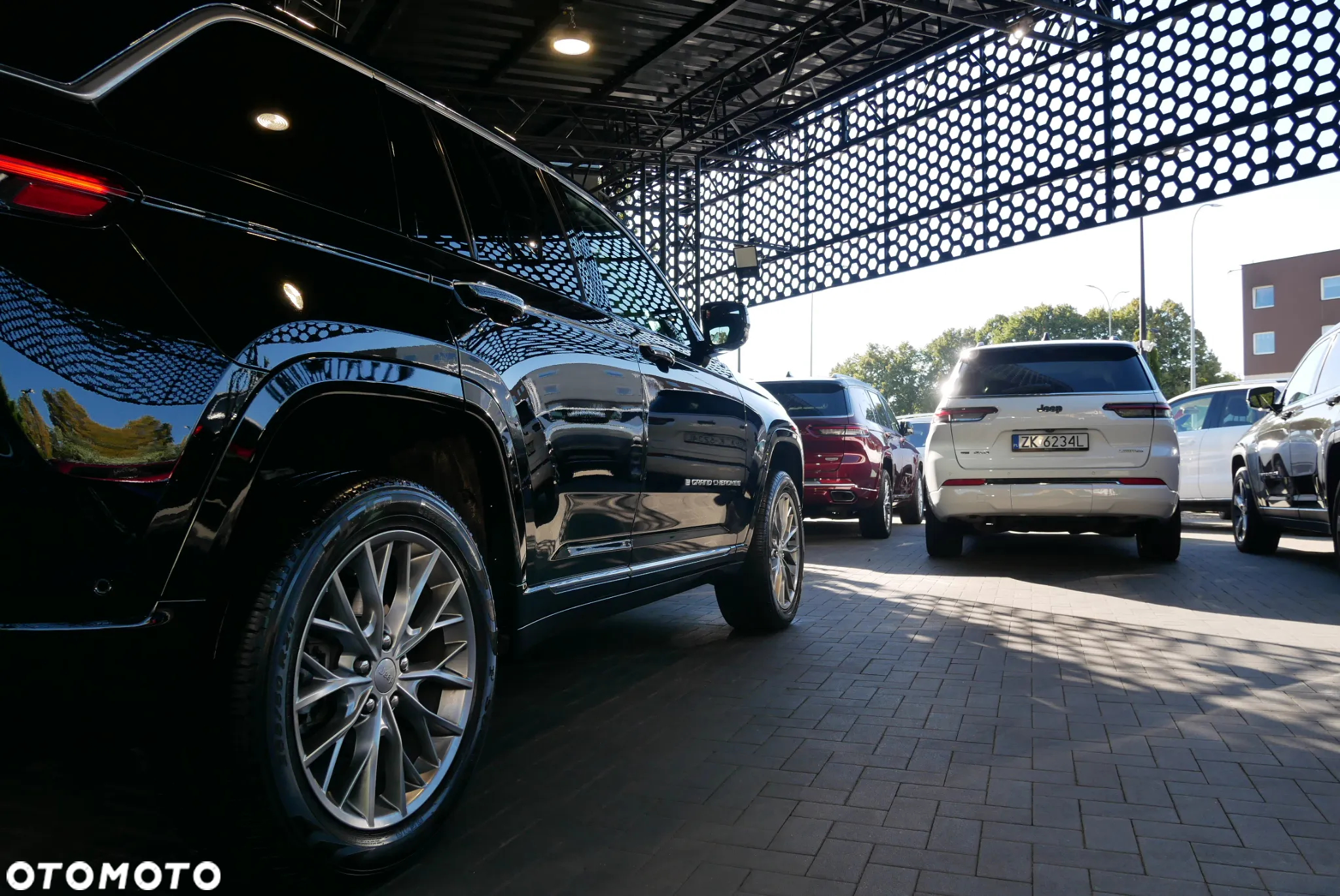 Jeep Grand Cherokee - 36