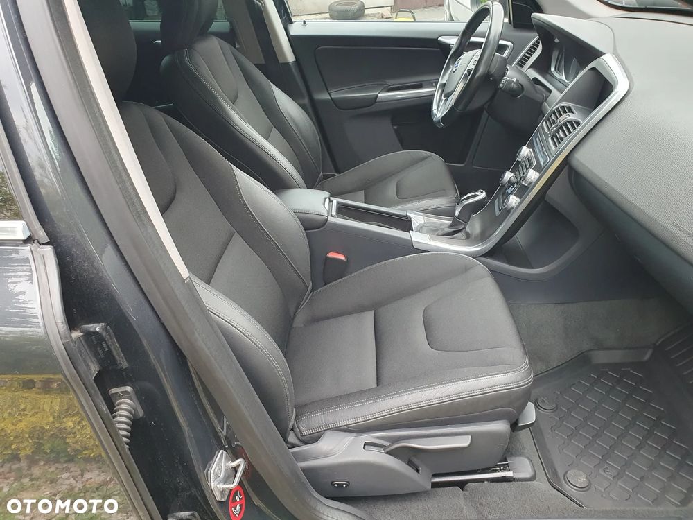 Volvo XC 60 D4 AWD Base - 25