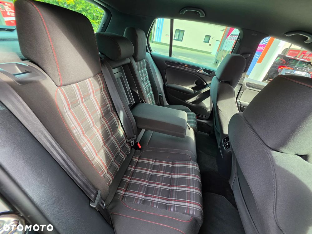 Volkswagen Golf - 26