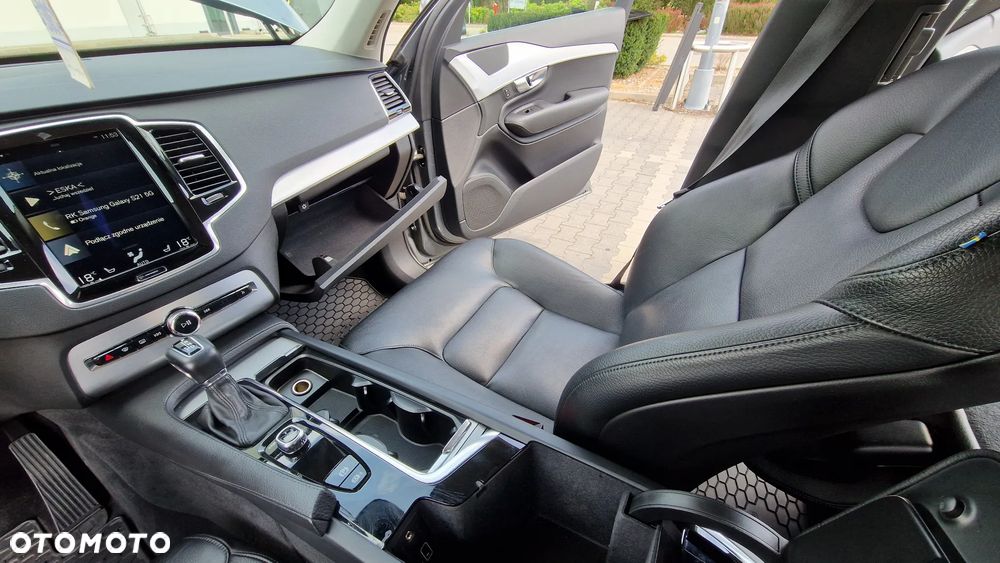 Volvo XC 90 D5 AWD Momentum 7os - 29