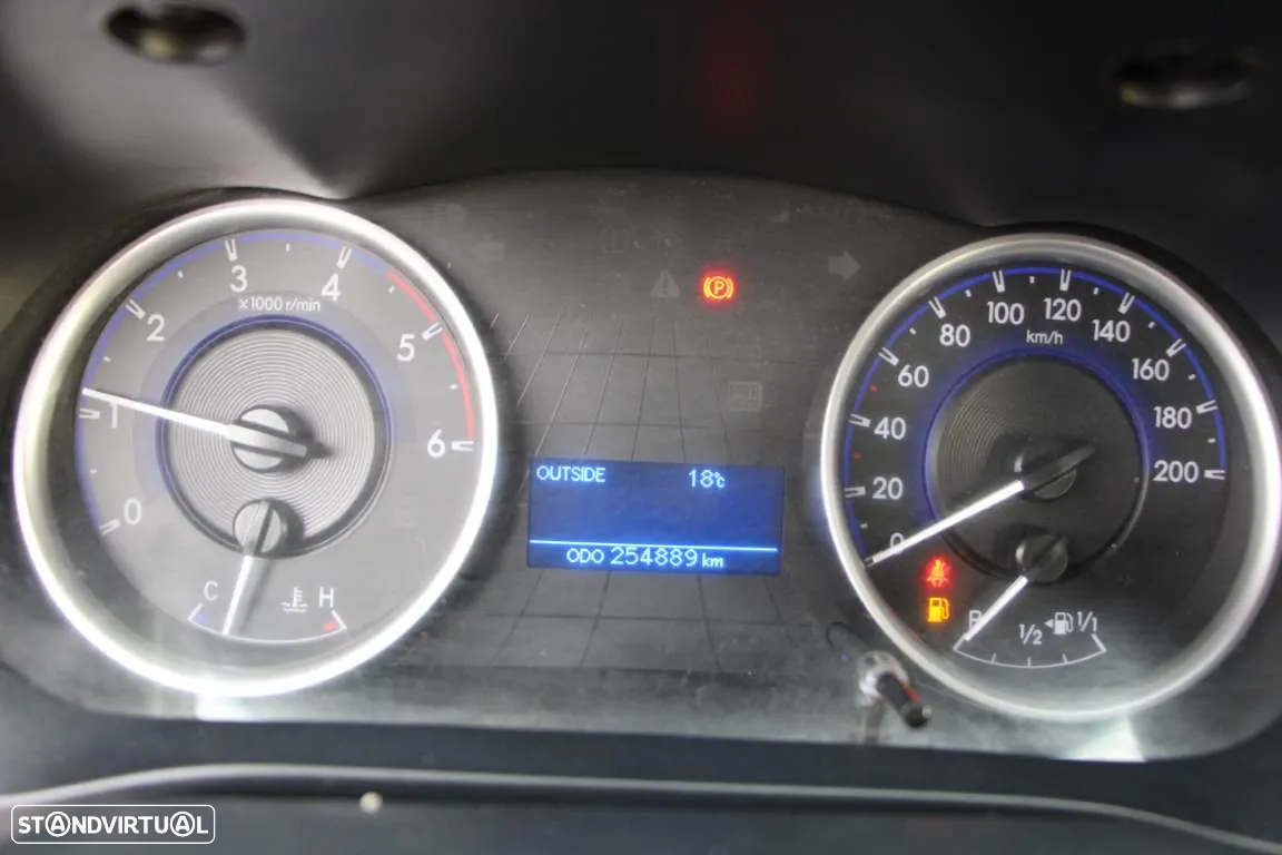 Toyota Hilux 2.4 D-4D 4WD CD CM - 10