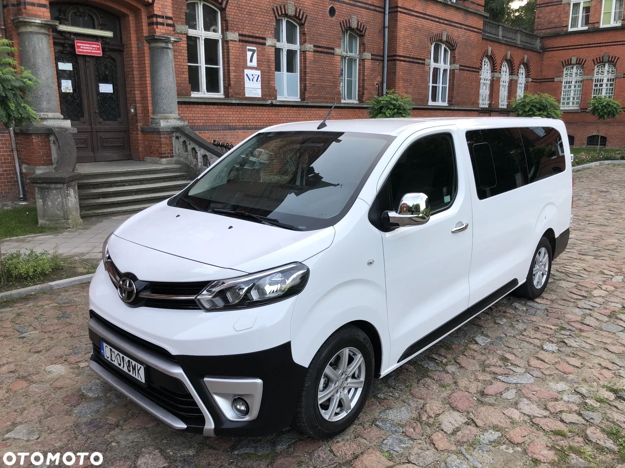 Toyota ProAce Kombi 2.0 D-4D Long 2,8t - 1