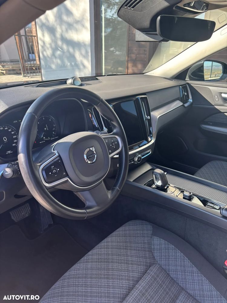 Volvo V60 B4 MHEV AT8 FWD Momentum Pro - 8