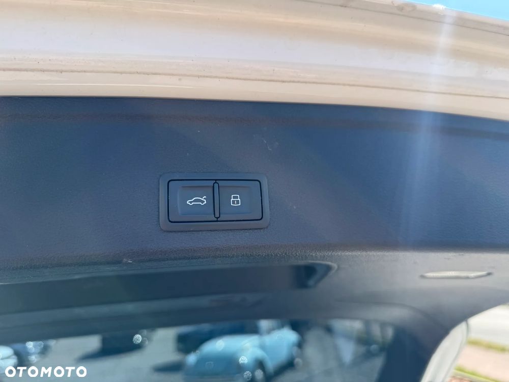 Audi A4 Avant 2.0 TDI S tronic - 39