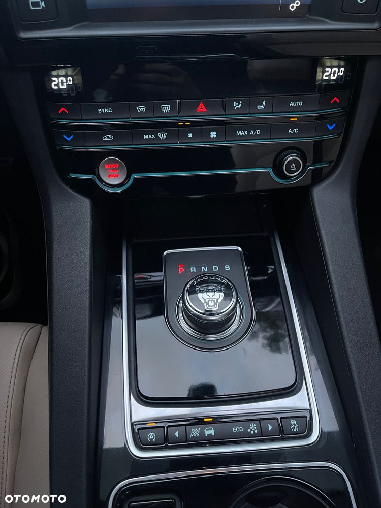 Jaguar F-Pace 35t AWD Prestige - 7