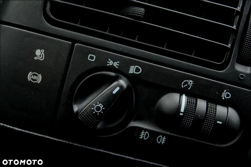 Volkswagen Vento - 27